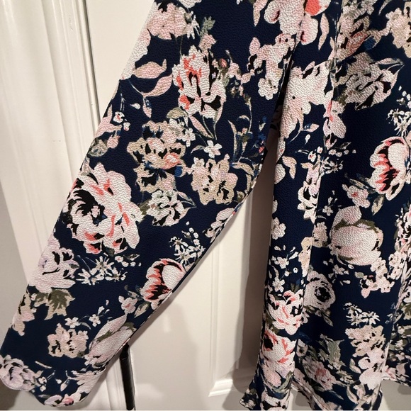 Roz & Ali Navy Floral Blouse - Picture 4 of 9